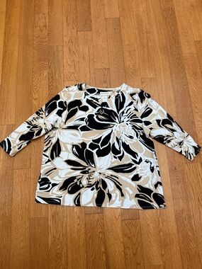 Alfred Dunner Black & Cream Floral 3/4 Sleeve Top